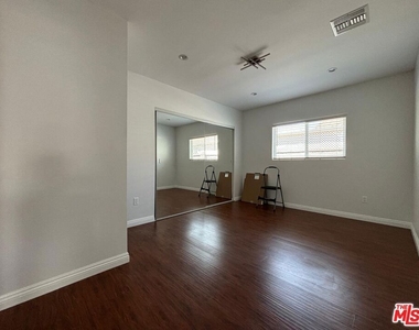 6537 Teesdale Avenue - Photo Thumbnail 14