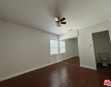 6537 Teesdale Avenue - Photo Thumbnail 3
