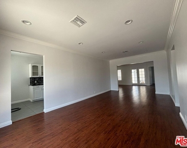 6537 Teesdale Avenue - Photo Thumbnail 6