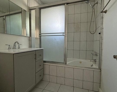 6537 Teesdale Avenue - Photo Thumbnail 12