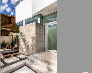 1217 Cabrillo Avenue - Photo Thumbnail 2
