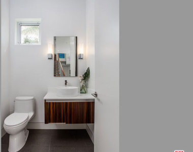1217 Cabrillo Avenue - Photo Thumbnail 12