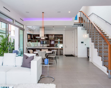 1217 Cabrillo Avenue - Photo Thumbnail 3