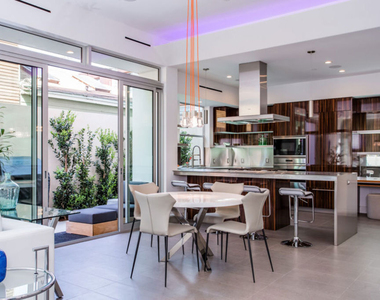 1217 Cabrillo Avenue - Photo Thumbnail 4