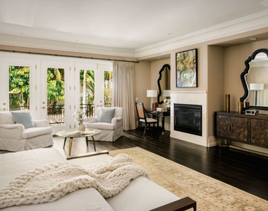1350 Benedict Canyon Drive - Photo Thumbnail 7