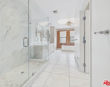 808 S Broadway Street - Photo Thumbnail 14