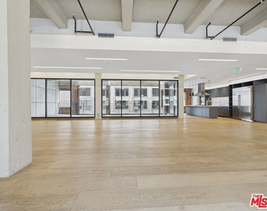 808 S Broadway Street - Photo Thumbnail 1