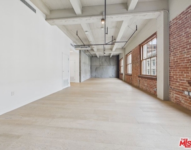 808 S Broadway Street - Photo Thumbnail 11