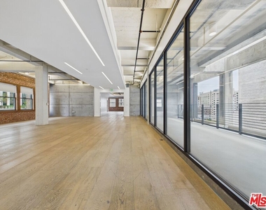 808 S Broadway Street - Photo Thumbnail 9