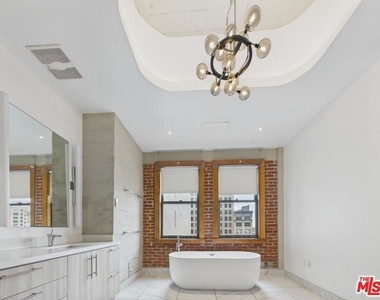 808 S Broadway Street - Photo Thumbnail 13