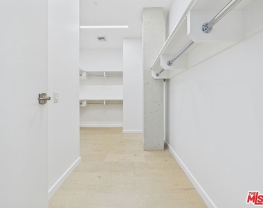 808 S Broadway Street - Photo Thumbnail 16