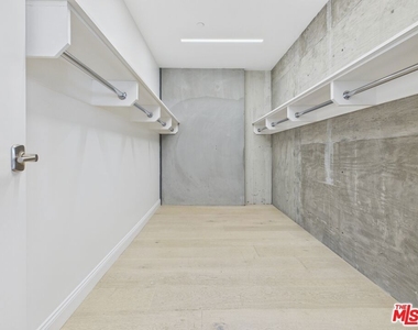 808 S Broadway Street - Photo Thumbnail 21