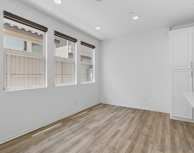 1041 Sea Glass Way - Photo Thumbnail 13