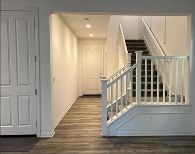 1041 Sea Glass Way - Photo Thumbnail 3
