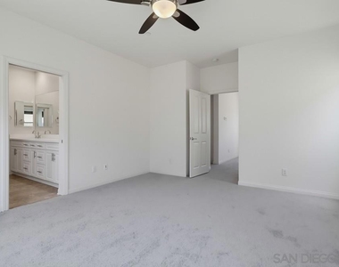 1041 Sea Glass Way - Photo Thumbnail 27