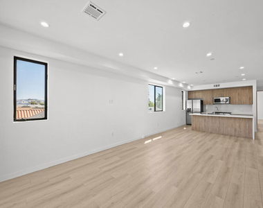 2123 S Cloverdale Avenue - Photo Thumbnail 1