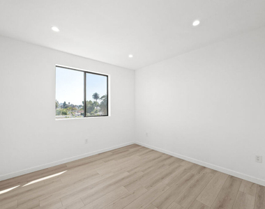 2123 S Cloverdale Avenue - Photo Thumbnail 23