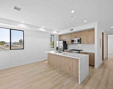 2123 S Cloverdale Avenue - Photo Thumbnail 4