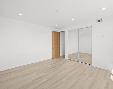 2123 S Cloverdale Avenue - Photo Thumbnail 13