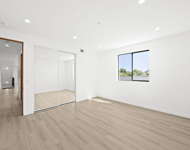 2123 S Cloverdale Avenue - Photo Thumbnail 14