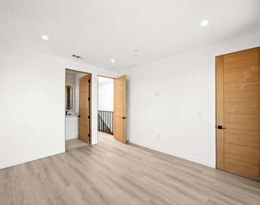 2123 S Cloverdale Avenue - Photo Thumbnail 18
