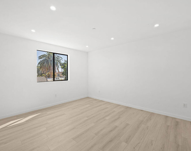 2123 S Cloverdale Avenue - Photo Thumbnail 12