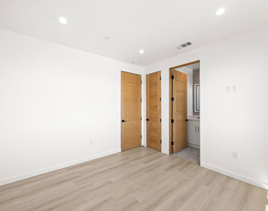 2123 S Cloverdale Avenue - Photo Thumbnail 24