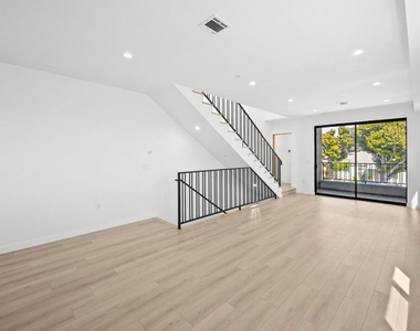 2123 S Cloverdale Avenue - Photo Thumbnail 2