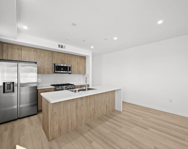 2123 S Cloverdale Avenue - Photo Thumbnail 5