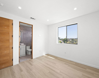 2123 S Cloverdale Avenue - Photo Thumbnail 25