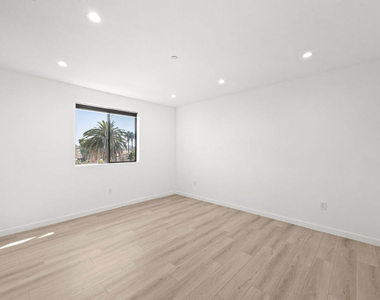 2123 S Cloverdale Avenue - Photo Thumbnail 29