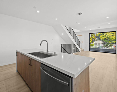 2123 S Cloverdale Avenue - Photo Thumbnail 6