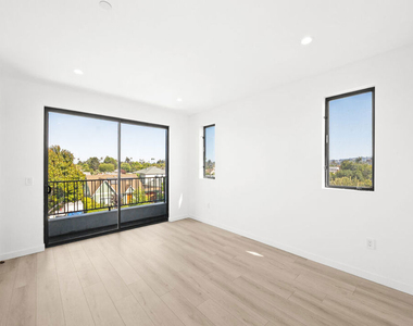 2123 S Cloverdale Avenue - Photo Thumbnail 17