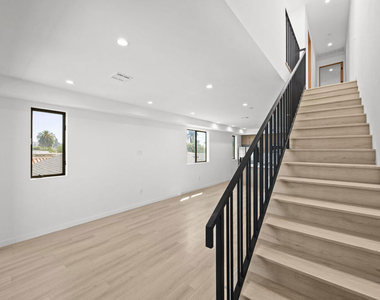 2123 S Cloverdale Avenue - Photo Thumbnail 15