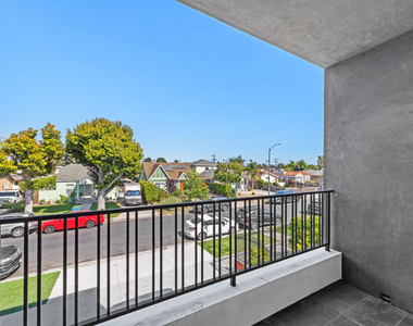 2123 S Cloverdale Avenue - Photo Thumbnail 16