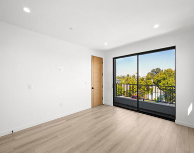 2123 S Cloverdale Avenue - Photo Thumbnail 19