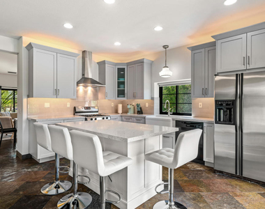 1502 Amelia Way - Photo Thumbnail 26