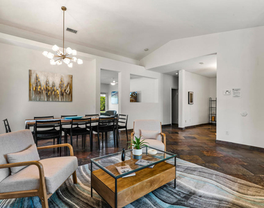 1502 Amelia Way - Photo Thumbnail 15