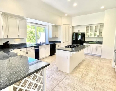 5 Victoria Falls Drive - Photo Thumbnail 13