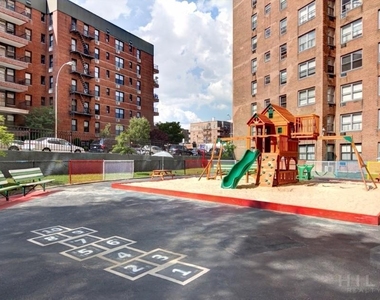 Queens Blvd - Photo Thumbnail 12