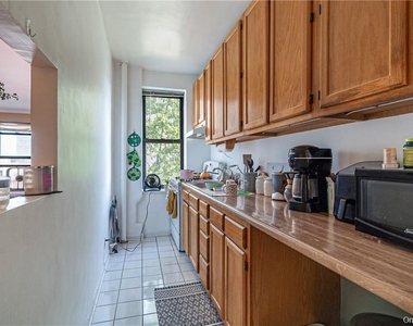 210 Martine Avenue - Photo Thumbnail 6