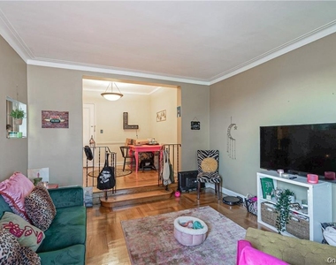 210 Martine Avenue - Photo Thumbnail 5