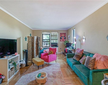210 Martine Avenue - Photo Thumbnail 4