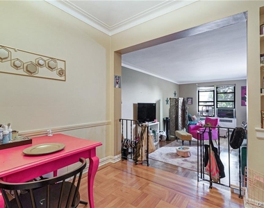 210 Martine Avenue - Photo Thumbnail 3