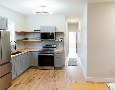 328 Columbia Street - Photo Thumbnail 12