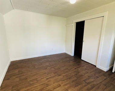 135 Sullivan Street - Photo Thumbnail 9