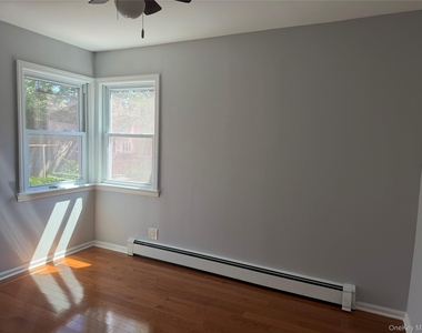 231-10 145 Avenue - Photo Thumbnail 2