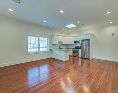 41 Green Street - Photo Thumbnail 4