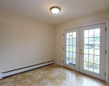 30 Lamb Avenue - Photo Thumbnail 4