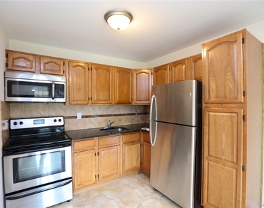 30 Lamb Avenue - Photo Thumbnail 1